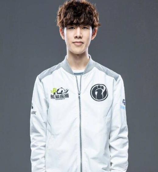 夏季赛骑士之路D3：Angel交手Ucal ，Hoya对线Hery