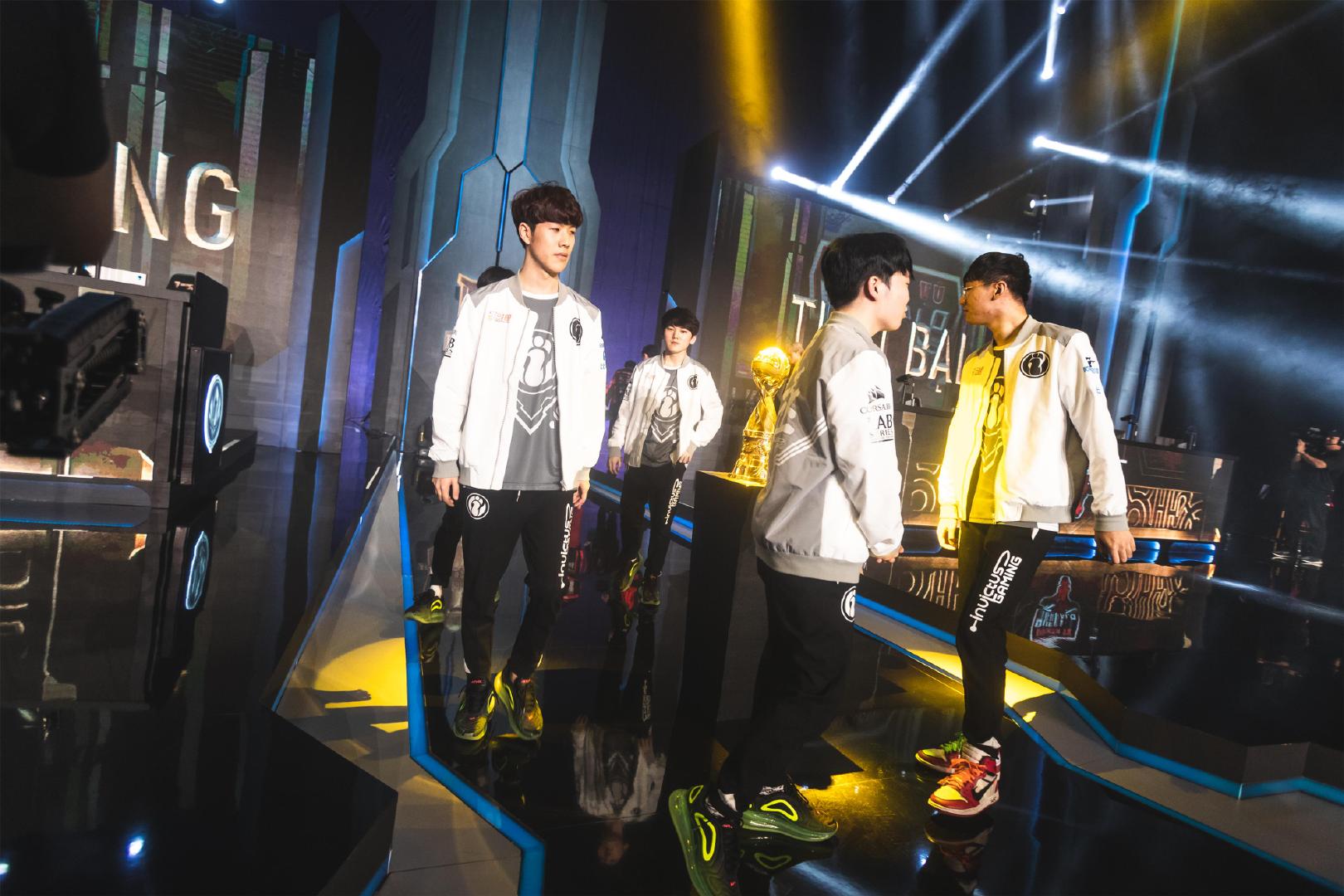 【前瞻】2025LPL春季赛 FPX vs WE，WE后劲不足FPX能否抓住机会