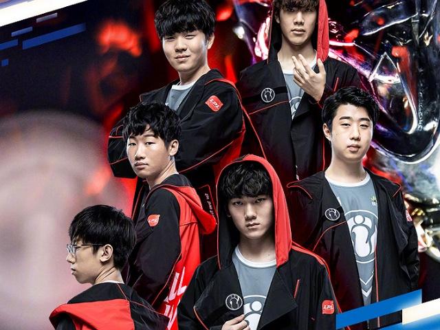 Yxl 在阿卡丽团战中的查普林式表现， Darwin 的蝎子铁钳无敌， Weibo Gaming 领先